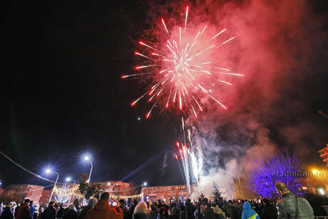 În 31 decembrie marcăm trecerea dintre ani prin focuri de artificii în două locații din orașul nostru.🎇🎆