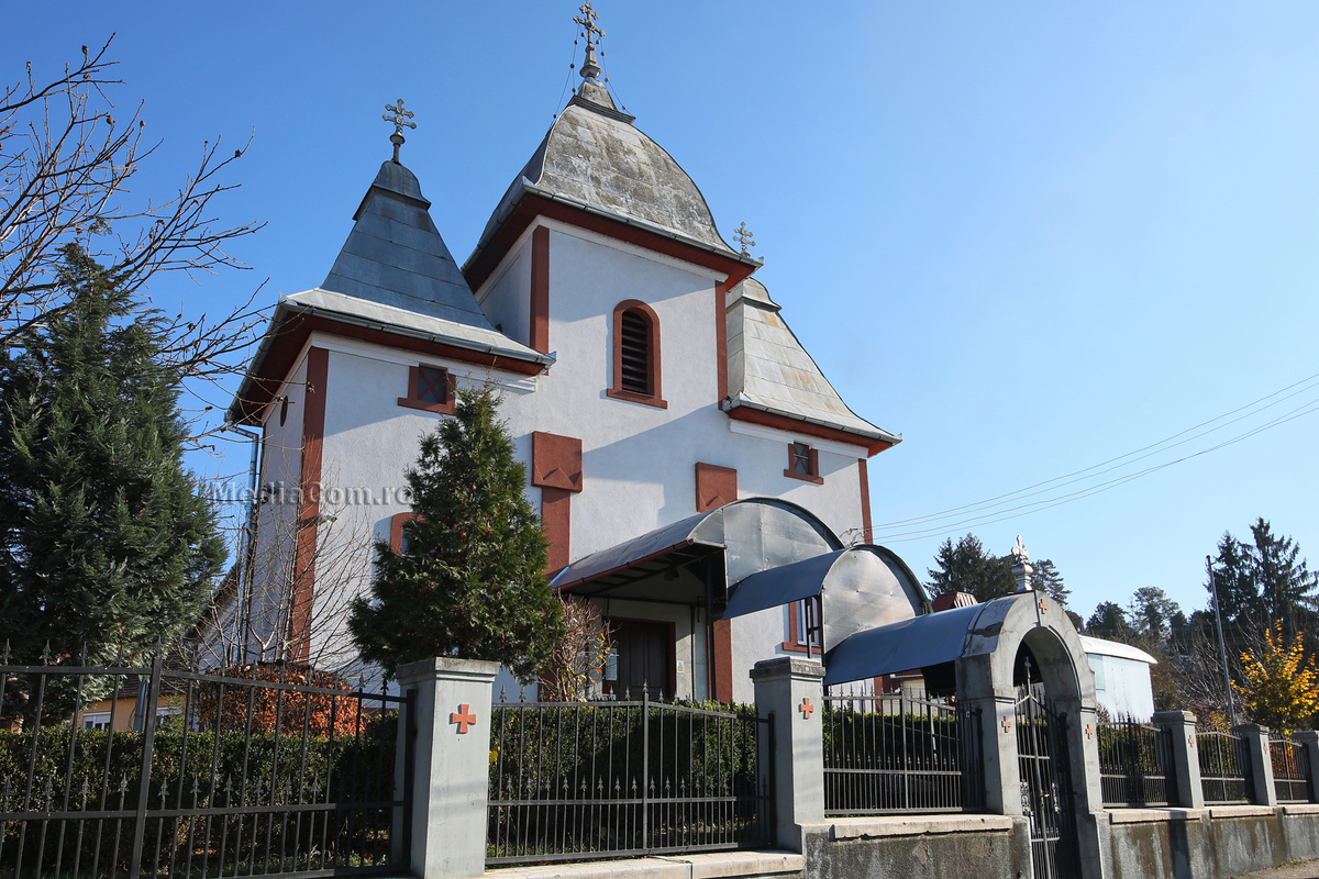 Biserica Între Români